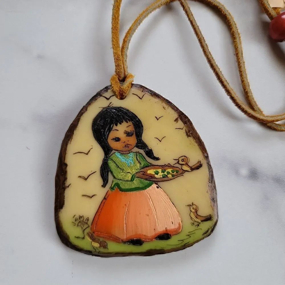 Vintageโsouthwesternย ethnicโNativeโtribalโTusconโArizonaโnecklaceโhandpainted